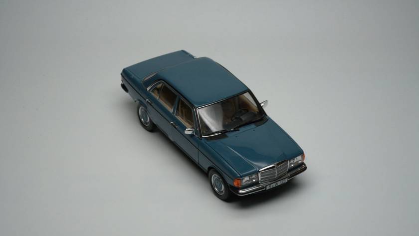 Mercedes-Benz W123 230E
